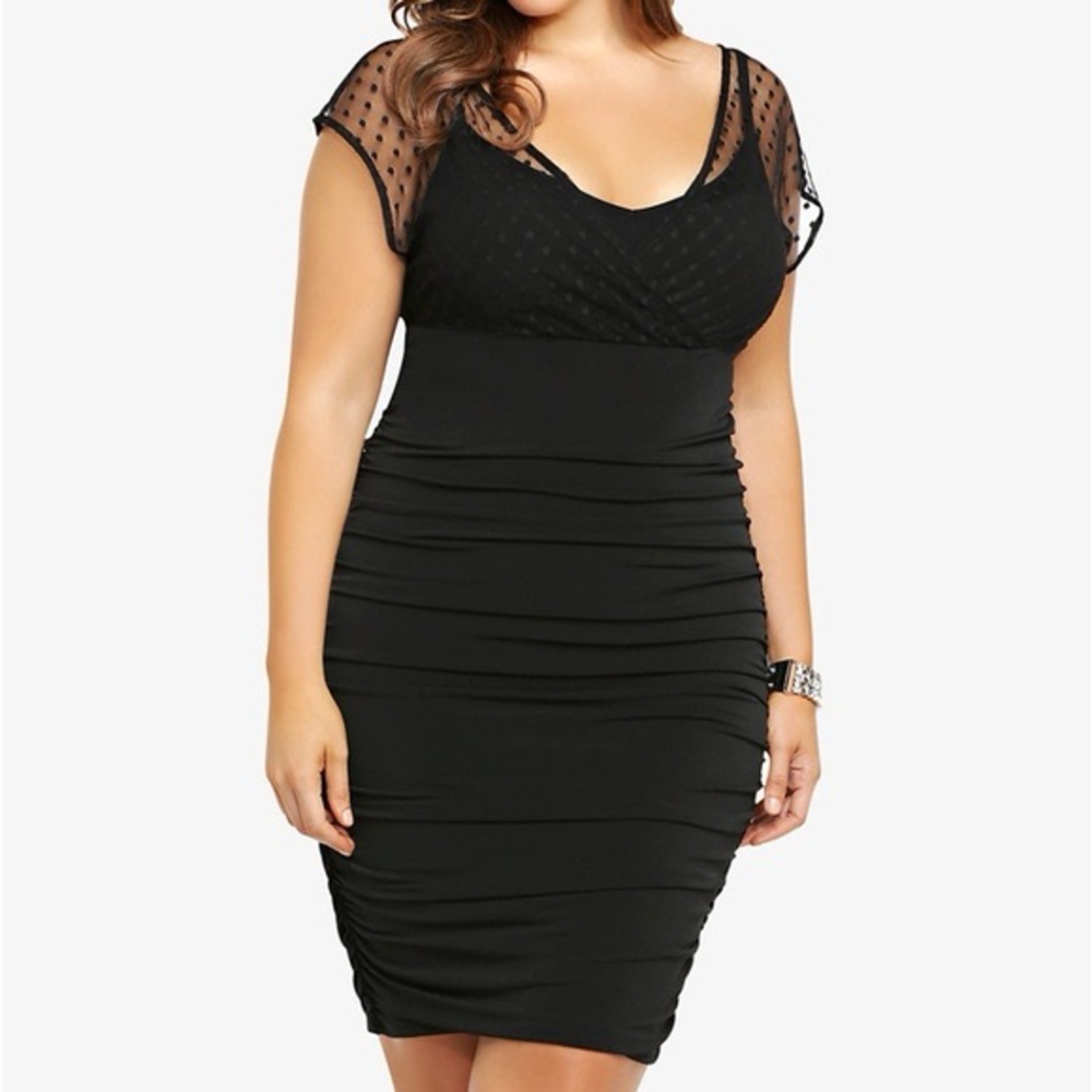 Pre-owned polka dot mesh shirred ruched little black plus size dress
